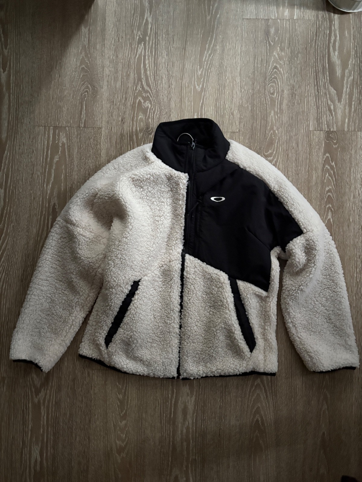Oakley Unisex Vintage Polar Fleece Jacket for Winter Warmth 