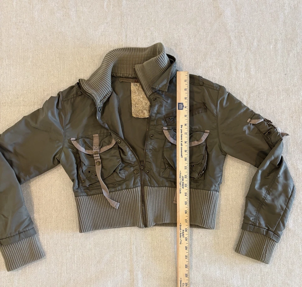 Chaqueta utilitaria para mujer Da-Nang vientre recortado pequeña militar carga bolsillos verdes Foto 3 de 4