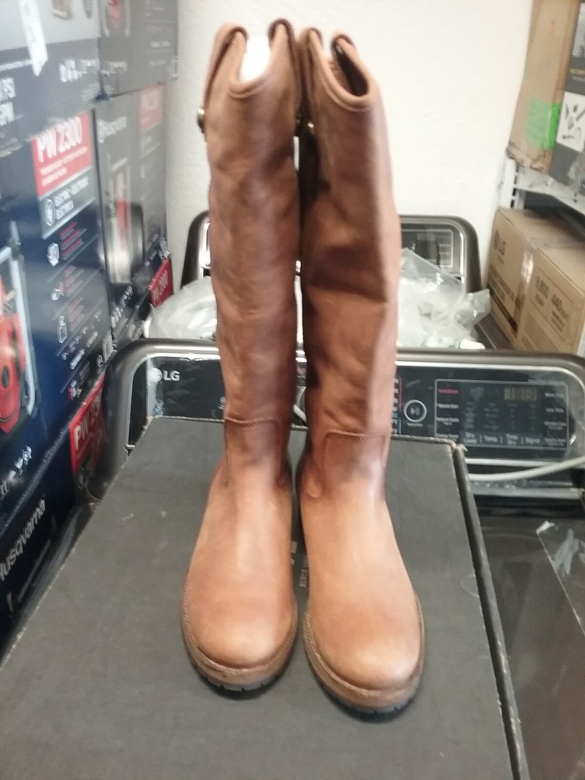 NEW AND BOX FRYE WOMENS BOOTS MELISSA BUTTON LUG TALL SZ 5.5 M.