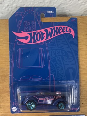 2022 Hot Wheels 54th Anniversary Pearl & Chrome (5 Cars Set) HDH54
