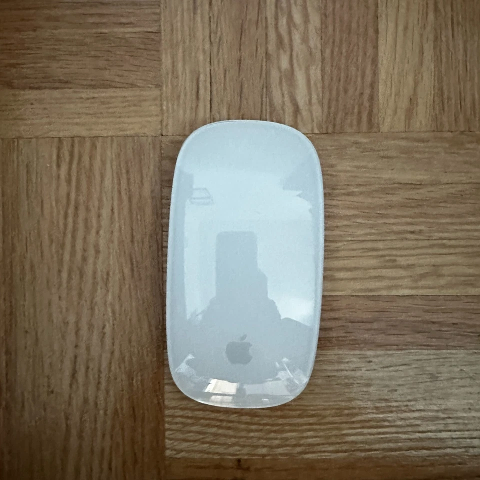 Apple Magic Mouse 2 (A1657) White Wireless Lightning Port - Image 3 of 4