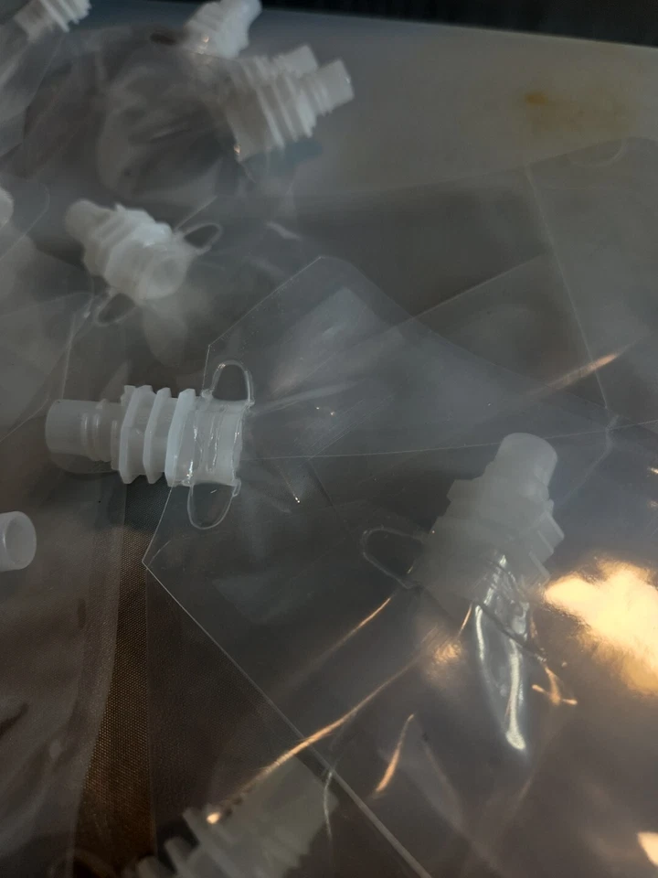 Frascos de plástico reutilizables de 8 OZ, bolsas de bebidas aptas para viajar Foto 2 de 4