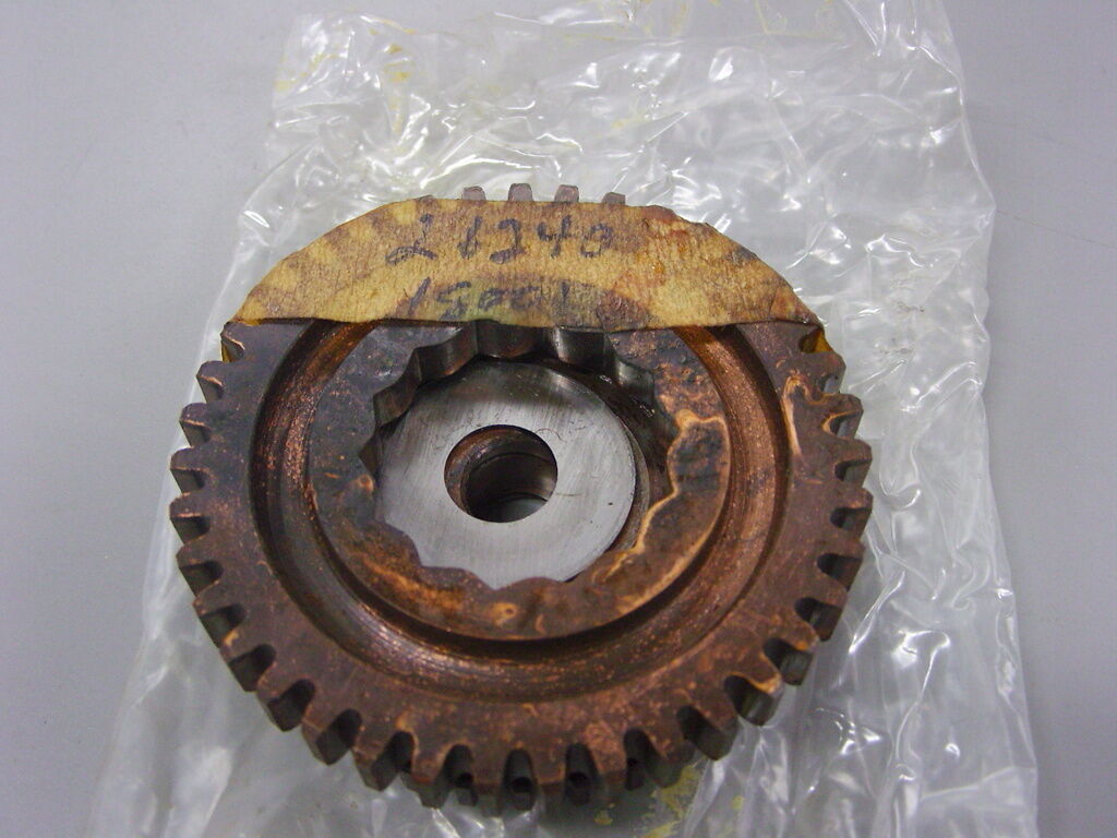 NOS Suzuki Kick Starter Gear 1969 T305 1973-1977 GT250 26240