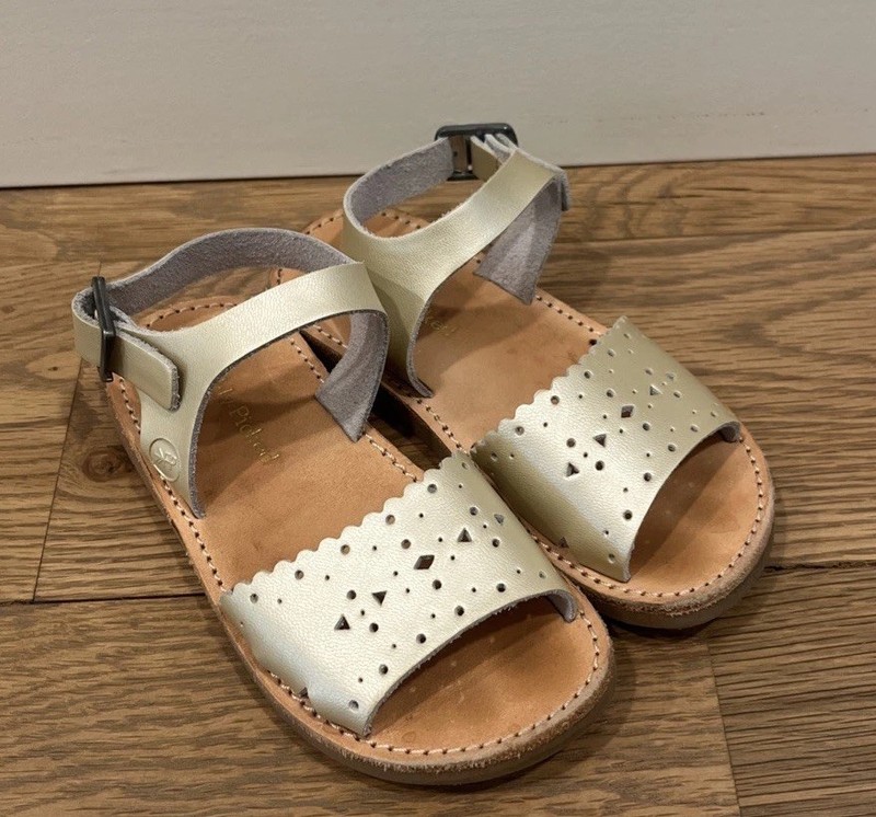 Freshly Picked Girls Gold Leather Buckle Sandals Size 9 Spring Summer