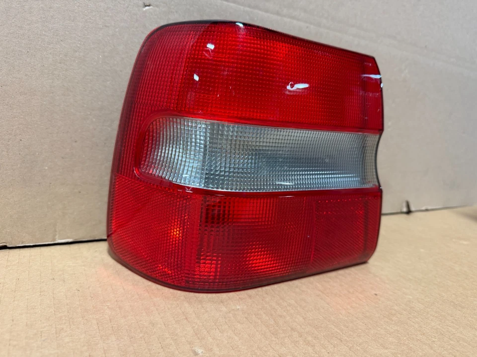 1998-2000 VOLVO S70 СЕДАН ГАЛОГЕН ЧЕТВЕРТЬ КРЕПЛЕНИЯ LH ДРАЙВЕР OEM ЗАДНИЙ ФОНАРЬ 9151631 - Изображение 2 из 4