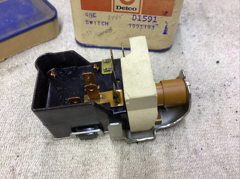 Nuevo de Lote Antiguo 1974 1975 Chevrolet Vega Monza Nova Interruptor Faro D1591 GM 1995193 Foto 2 de 4