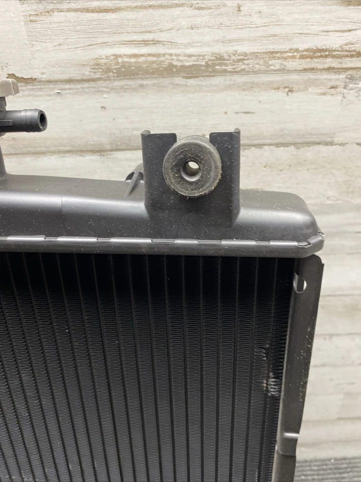 Radiador de aluminio Mopar sin enfriador de aceite para Dodge Grand Caravan 4401028 Foto 4 de 4