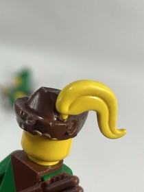 Lego Castle Forest Men Lot Of 3 With Hats And Weapons Vintage Authentic 80s/90s