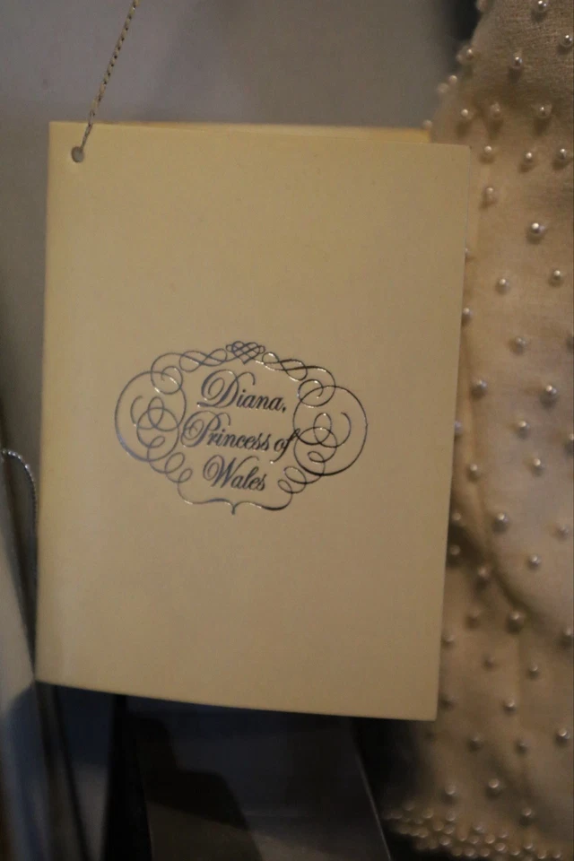 Boneca Franklin Heirloom Princesa Dianna boneca retrato na caixa original etiqueta 18" - Imagem 3 de 4