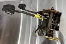 99-04 Ford Mustang Manual Clutch And Brake Pedal Assembly Oem 02 99-04 Ford Mustang Manual Clutch And Brake Pedal Assembly Oem 02
