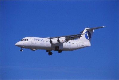 Dia OO-DWA British Aerospace Avro RJ100 Sabena Flugzeug 35mm ungerahmt O127-5-5