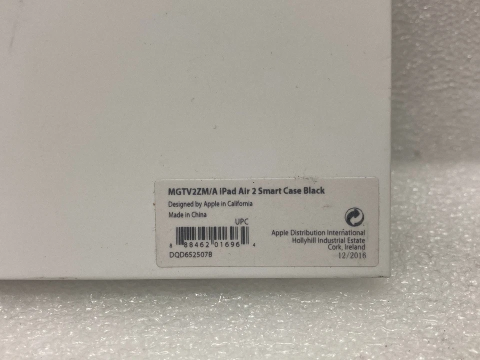 Genuine Apple iPad Air 2 Leather Smart Case Black MGTV2ZM/A - Image 3 of 4