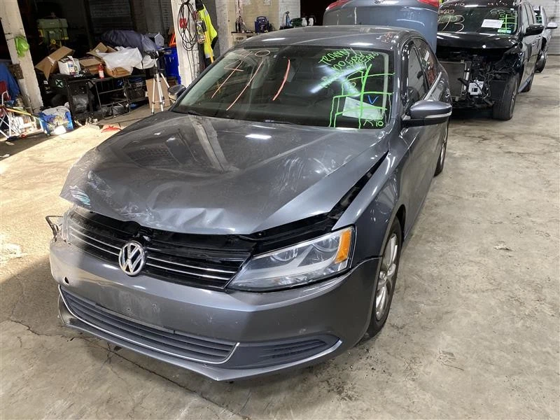 BOMBA INYECCIÓN AIRE SMOG Volkswagen Jetta 2014 14 1367436 Foto 4 de 4