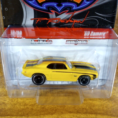 Hot Wheels Phil's Garage '69 Camaro Chevy Real Riders Yellow