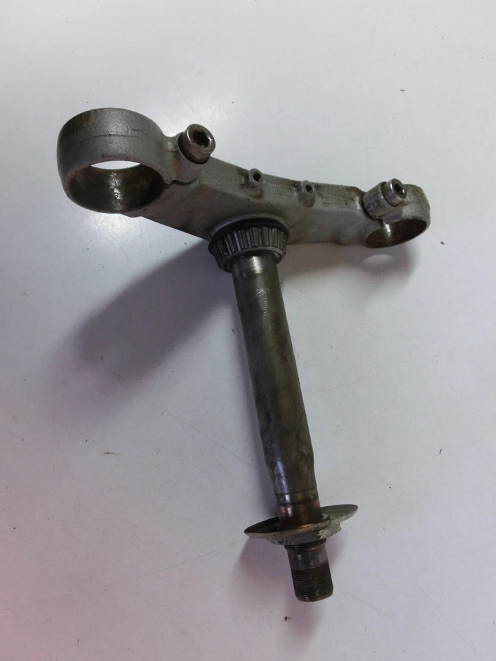 Triumph Sprint RS 955i T695 00-01 Gabelbrücke unten fork bridge Gabel - Bild 1 von 1