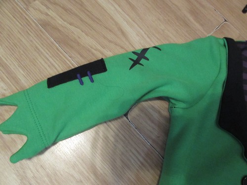 BABY'S FRANKENSTEIN/HALLOWEEN THEMED 2 PIECE COSTUME WITH HAT SIZE 3 TO 6 MONTHS - Picture 6 of 9