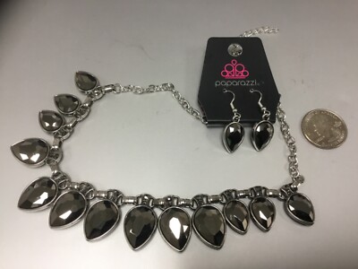 Statement Paparazzi Jewelry Necklace - FEARLESS Is More - Silver T - Hematite -