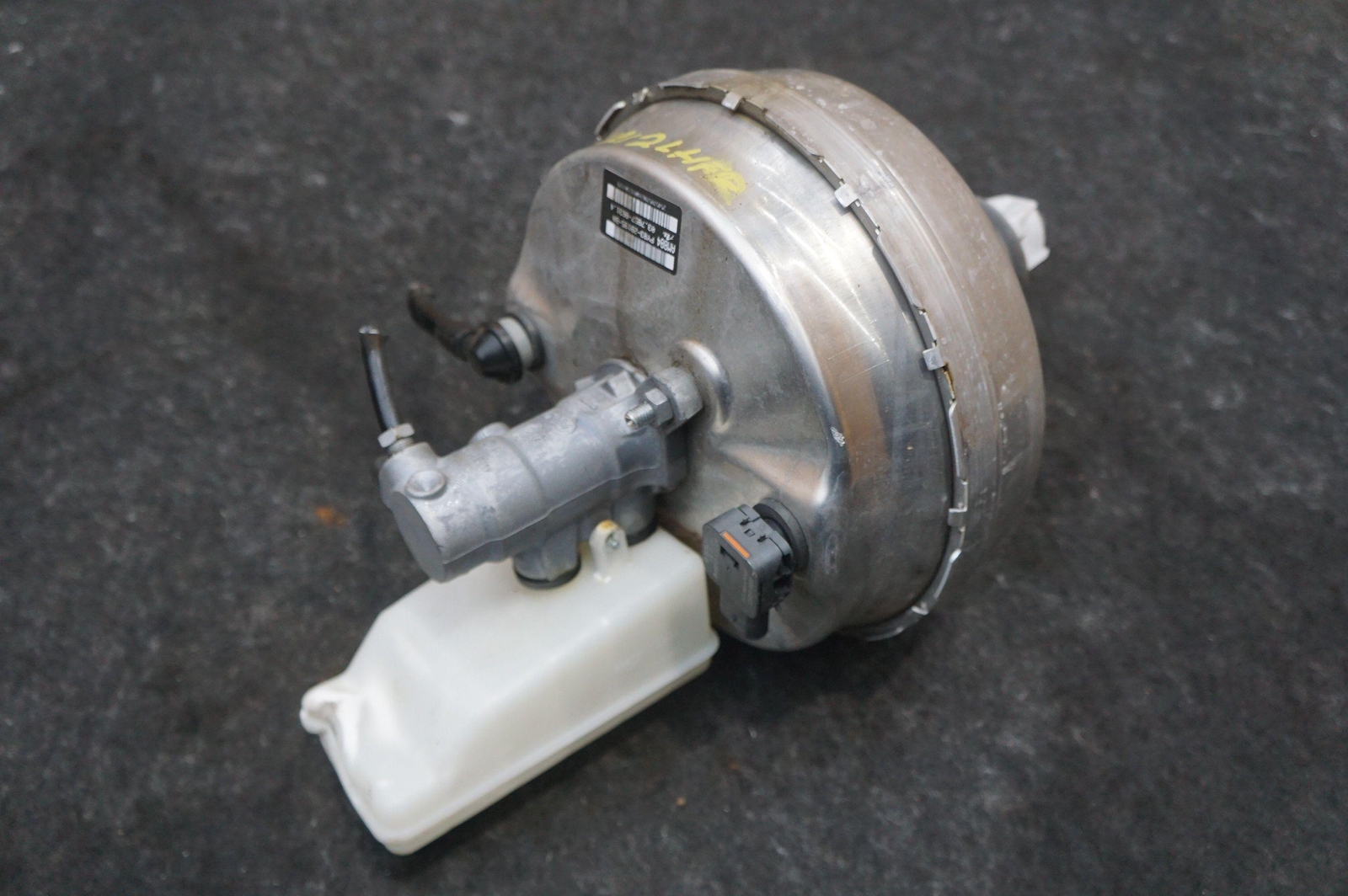 Power Brake Booster Cylinder Reservoir PY83-2B195-BA Aston Martin Dbx 707 20-24
