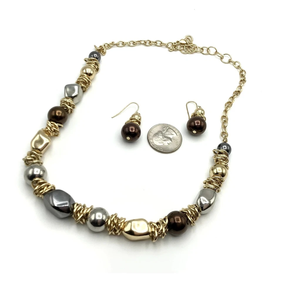 Conjunto de joyas collar y pendientes oro, plata, marrón y estaño tonos bea grande Foto 4 de 4