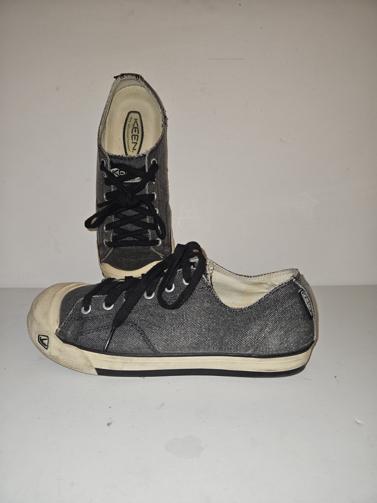Sneakers comode Keen Coronado III nere in tela con lacci da donna taglia 10US 40 5EU