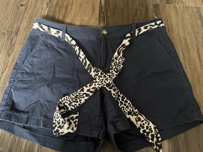 Orsay Damen Shorts Blau Gr. 36 mit Leoparden-Gürtel, Taschen Twill