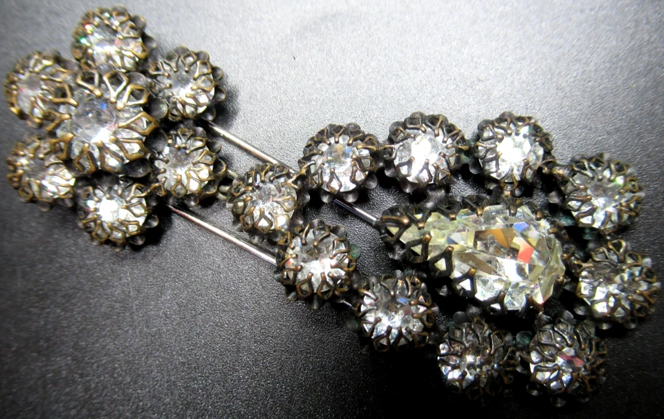 ROGER JEAN PIERRE Depose French Sparkling Ice Rhinestone Vintage Fur Clip - Image 2 of 4