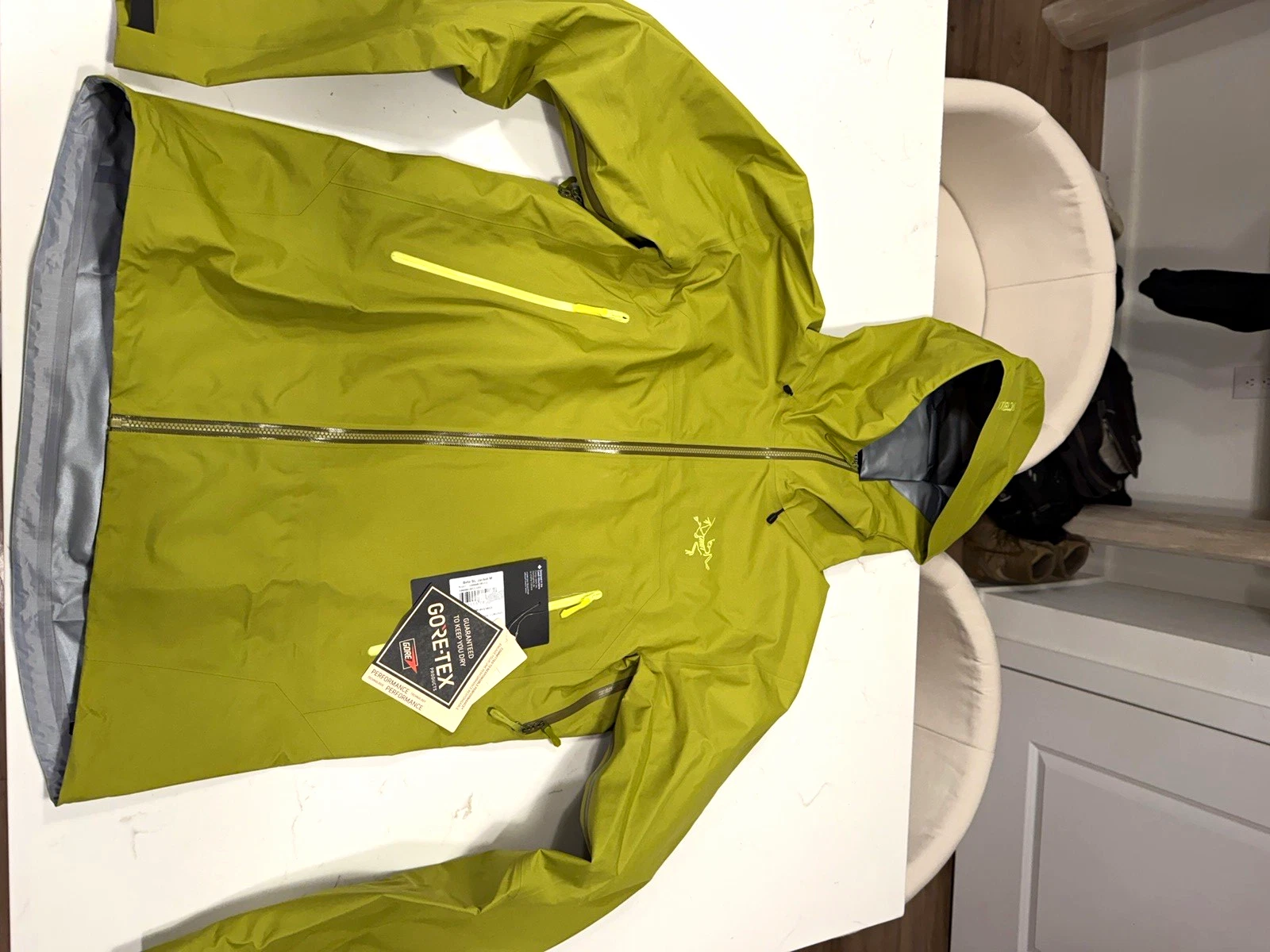 Arc'teryx Beta SL Men's M Green Hooded Gore-Tex Shell Rain Jacket Zip - product detail image 1