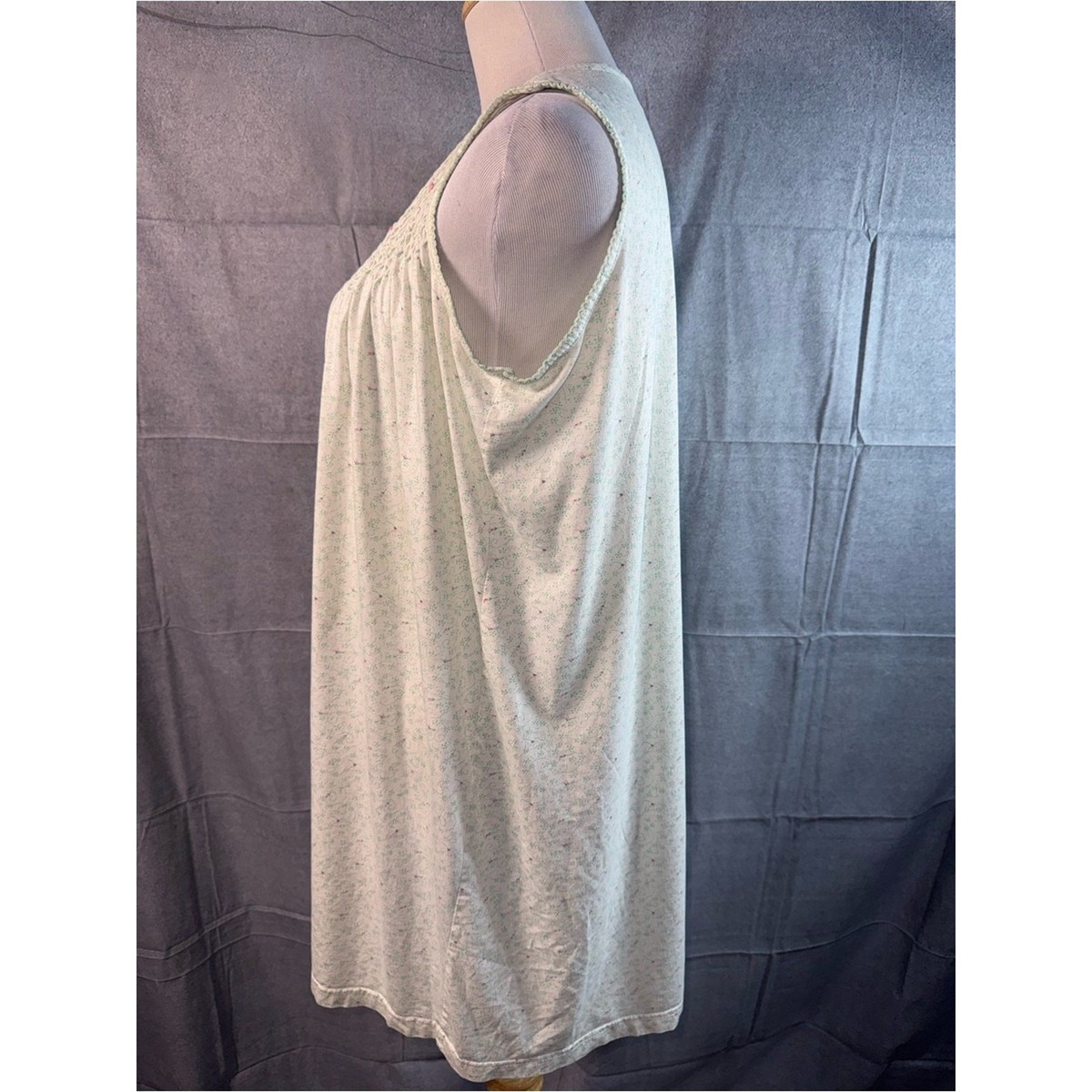 1263-Vintage Barbizon Sleeveless Cream Smocked Yoke Nightgown w/Subtle Speckle View 2