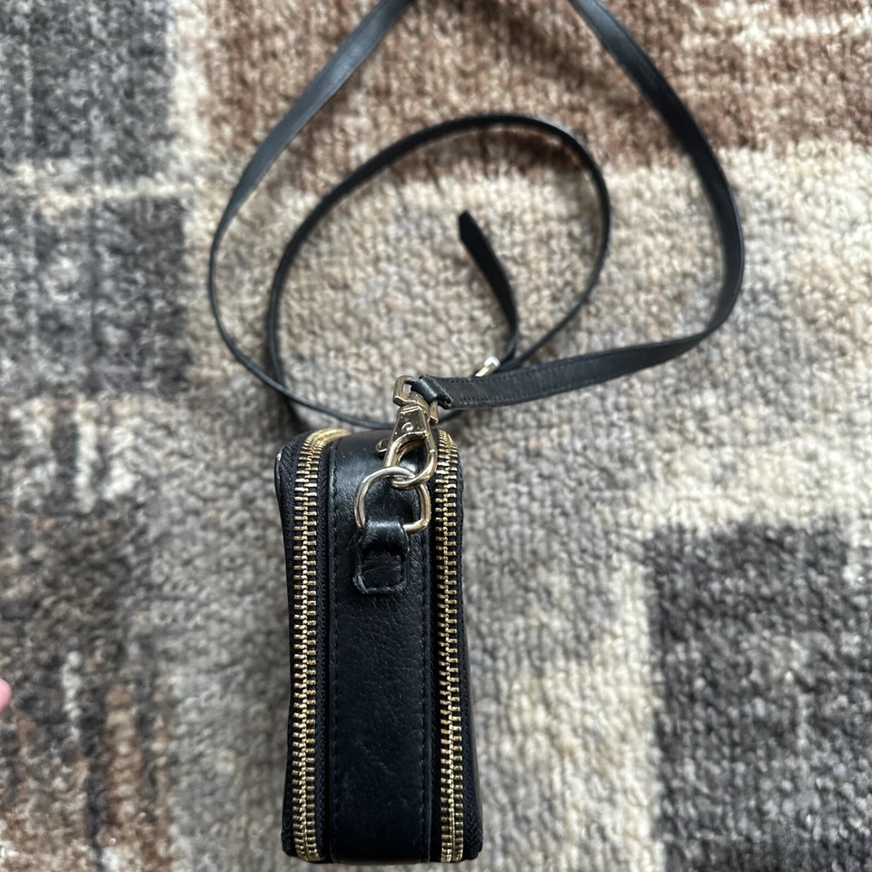 Royce New York black Leather Cross Body  Purse Bag. Camera Bag - Image 2 of 4