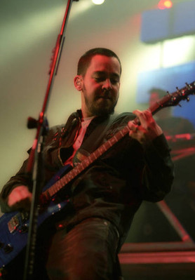 MIKE SHINODA PERFORMING AT THE KROQ WEENIE ROAST Y FIESTA HELD AT - Old Photo 1