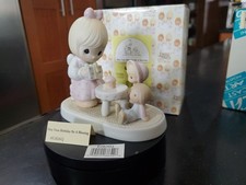 2000 PRECIOUS MOMENTS MAY YOUR BIRTHDAY BE A BLESSING PORCELAIN FIGURINE E2826Q