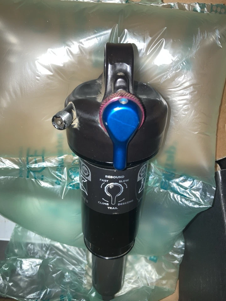 Suspensión de amortiguador trasero Fox con bobina FOXSHOX 700x2,30 (usada tiene arañazos) Foto 3 de 4