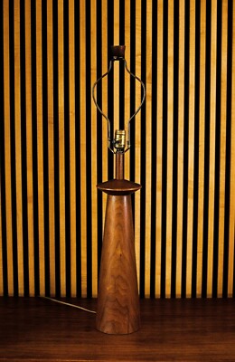 Monumental Gordon & Jane Martz Turned Walnut wood lamp rare mid century modern 