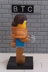 LEGO NEXO KNIGHTS 70349 Queen Halbert - Pearl Gold Armor Minifigure! NEX066!
