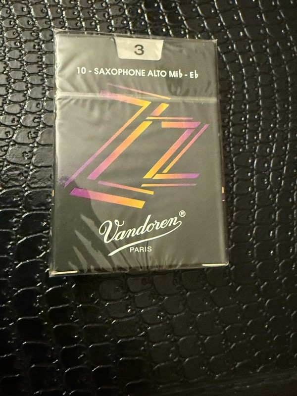 Vandoren ZZ Alto Saxophone Reeds - Strength 3 - Box Of 10 - Sealed
