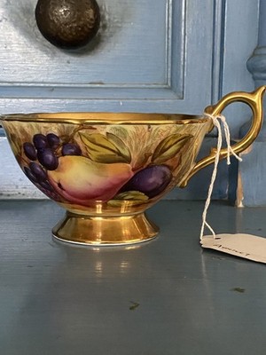 AYNSLEY ORCHARD GOLD FRUIT TEETASSE MIT FUSS SIGNIERT GEBRAUCHT SELTEN neuwertig 