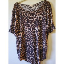Zenana Outfitters Women's L LEOPARD PRINT Stretch Short Sleeve Pullover Top L