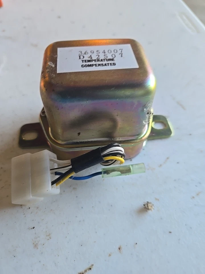 Регулятор напряжения Lucas NCJ 106 894205810 Cheverolet 1975-80 пикап Chevy Luv - Изображение 4 из 4