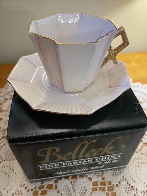 Belleek Tasse und Untertasse (Fächermuster Rosa & Gold)