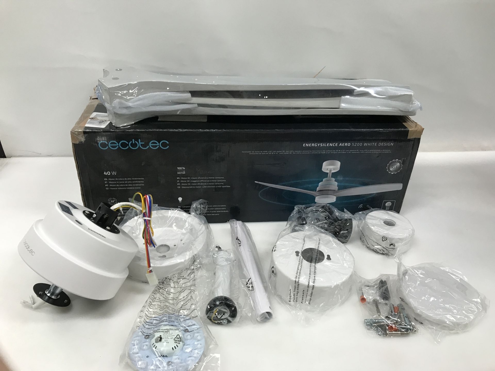 Ventilador de techo Cecotec EnergySIlence Aero 5200. 40 W, 52" incompleto