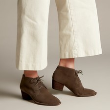 spiced charm clarks