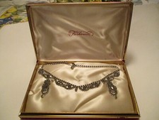 Vntg. FASHIONETTE Set w/Velvet Box ~ Necklace & Earrings Pale Green Rhinestones