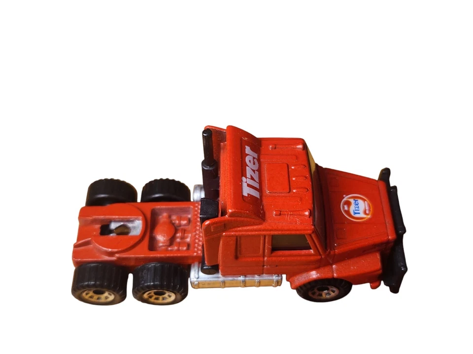 Matchbox Team Convoy CY17 Tizer Truck Scania Tanker Diecast Vehicle - Image 3 of 4
