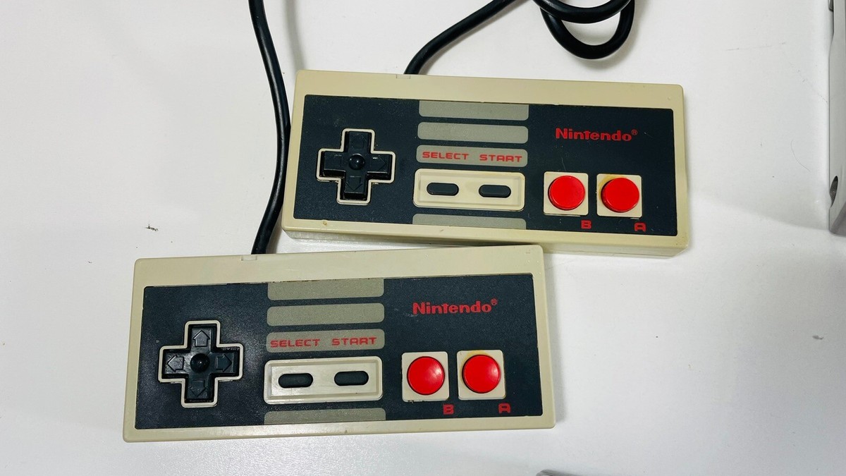 Nintendo NES Console System Bundle NEW 72 PIN Super Mario 8