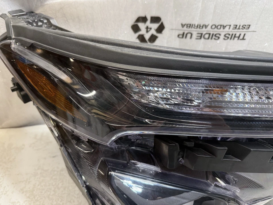 FARO DELANTERO DERECHO PASAJERO CHEVY TRAX 2024 2025 OEM - 42880124 Foto 4 de 4