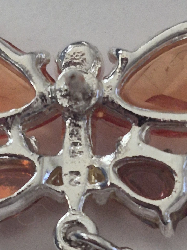 Pin mariposa aleteante Avon 2005 piedras simuladas nuevo de stock Foto 3 de 4