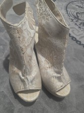 Stylish Cream And Gold Patternd Wedges Size 6