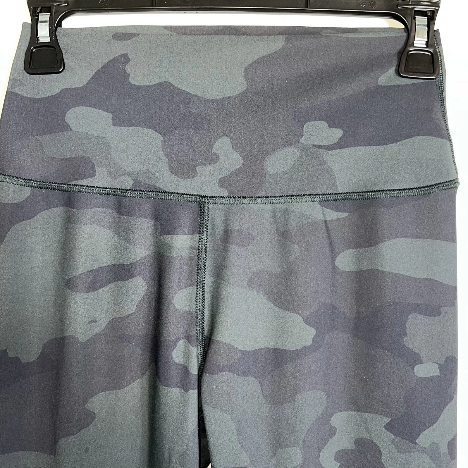 alo-yoga high rise camo leggings