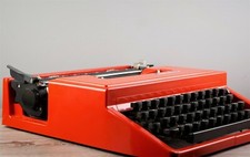Vintage Rare Collectable OLIVETTI Dora Red Portable 70s Typewriter With Case