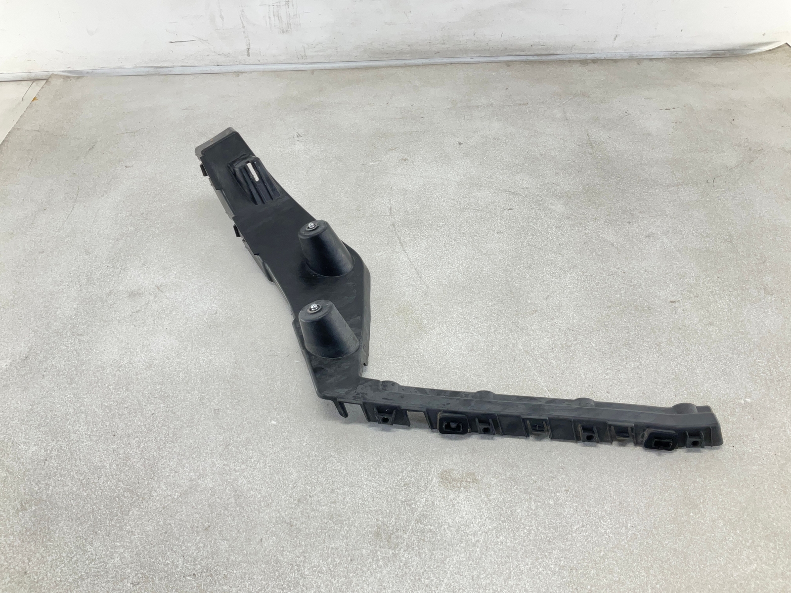 17-20 MASERATI Levante Rear Bumper Right Support Mount Bracket OEM CM